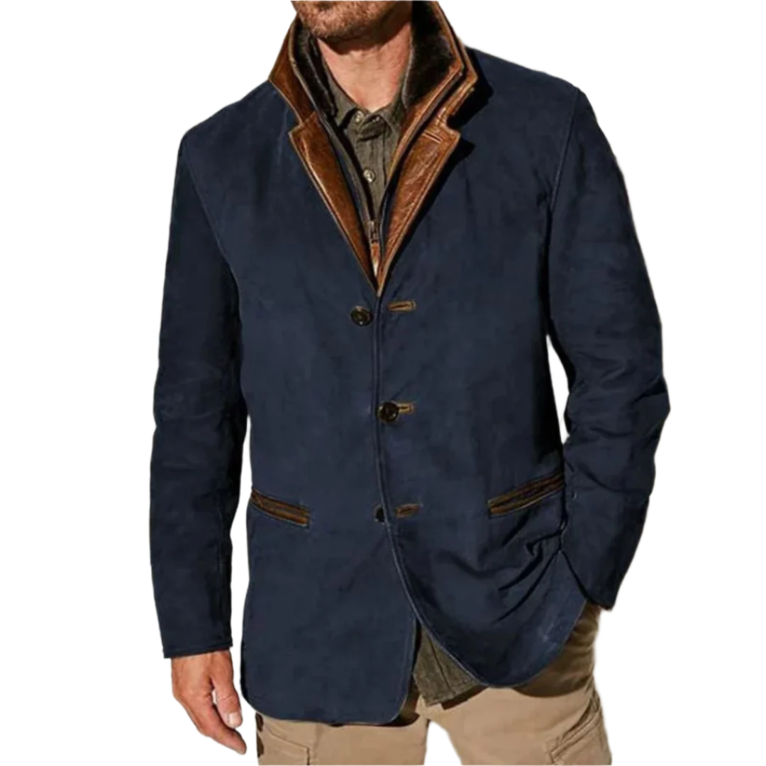 Veste d'hiver pour hommes en daim bleu marine avec un col en cuir marron élégant, présentant une fermeture boutonnée à l'avant et une coupe classique, parfaite pour un look hivernal à la fois tendance et chaud.