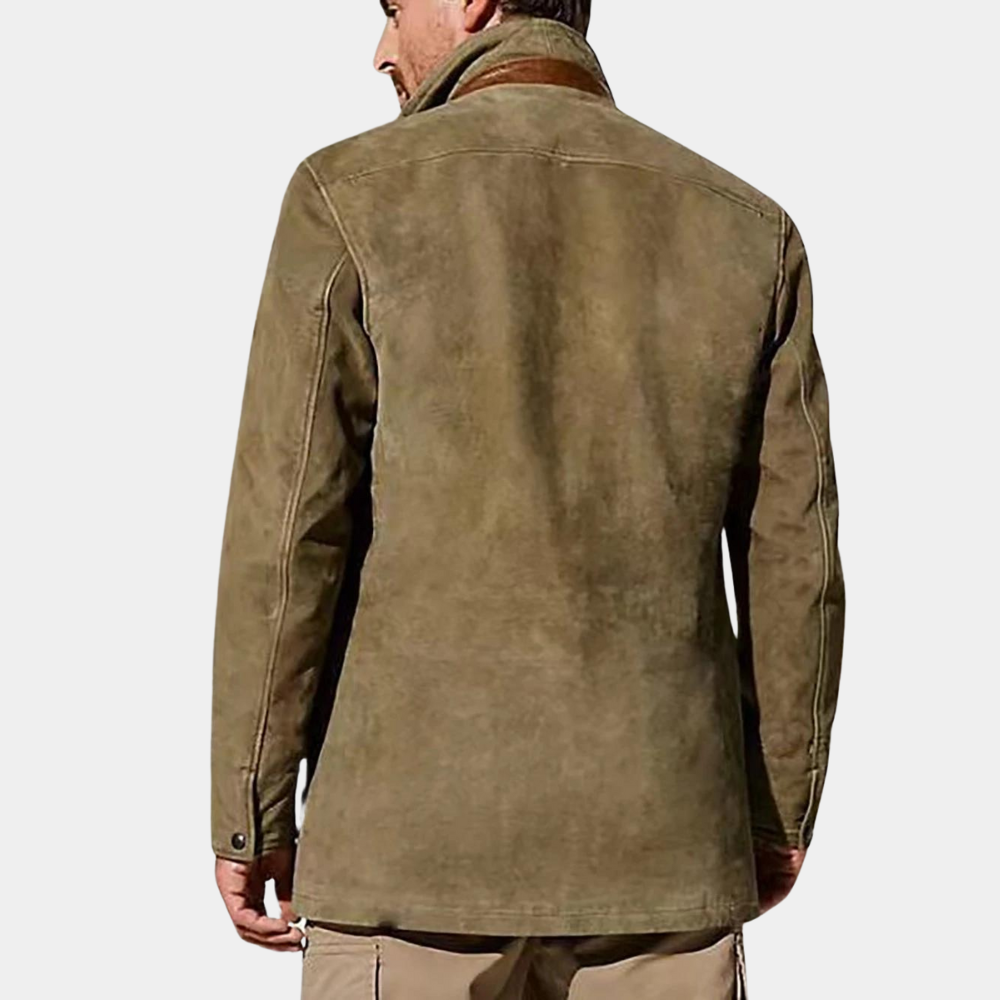 Veste - Vue arrière d’un blazer en suède kaki pour homme, coupe élégante et ajustée avec col contrastant marron, parfait pour un style raffiné et moderne.