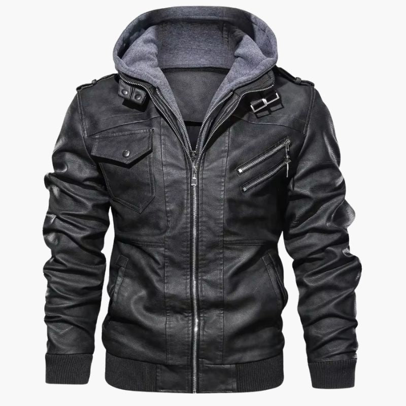 Veste en cuir noir avec capuche en tissu gris, dotée de fermetures éclair décoratives et de poches sur le devant. La coupe moderne et les détails en métal ajoutent un style à la fois robuste et élégant, idéale pour l'hiver.