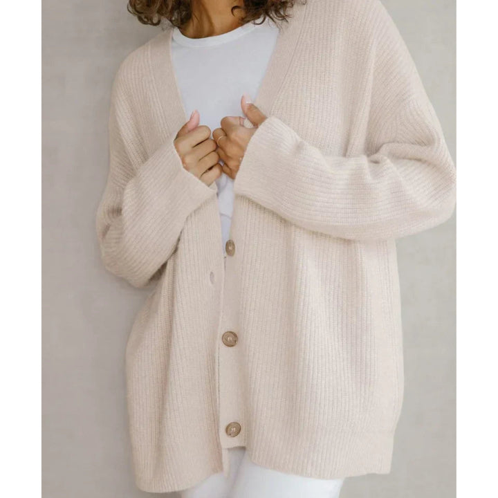 Cardigan Anysia oversize pour femme, coupe décontractée et maille douce adaptée aux tenues automnales cocooning.