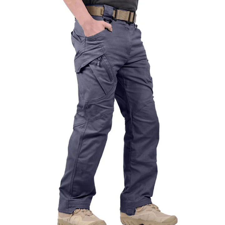 Pantalon Honoré tactique pour homme, tissu résistant et traitement imperméable adapté aux activités variées.