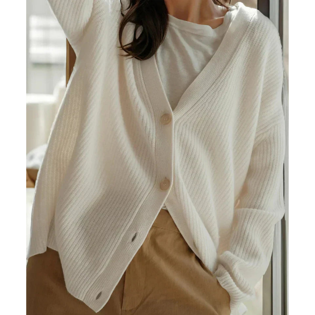 Cardigan Anysia oversize pour femme, coupe décontractée et maille douce adaptée aux tenues automnales cocooning.