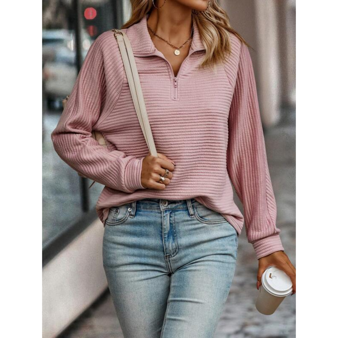 Pull Orietta pour femme, col zippé et manches longues adaptés aux journées fraîches.