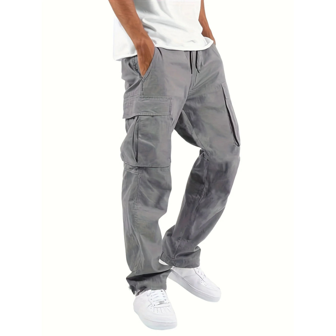 Pantalon cargo pour homme, coupe droite large et multi-poches adapté aux tenues utilitaires.