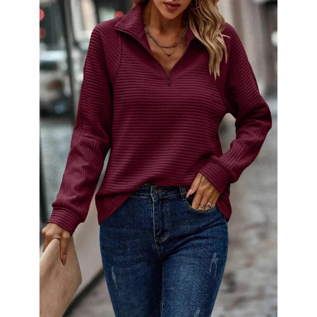 Pull Orietta pour femme, col zippé et manches longues adaptés aux journées fraîches.