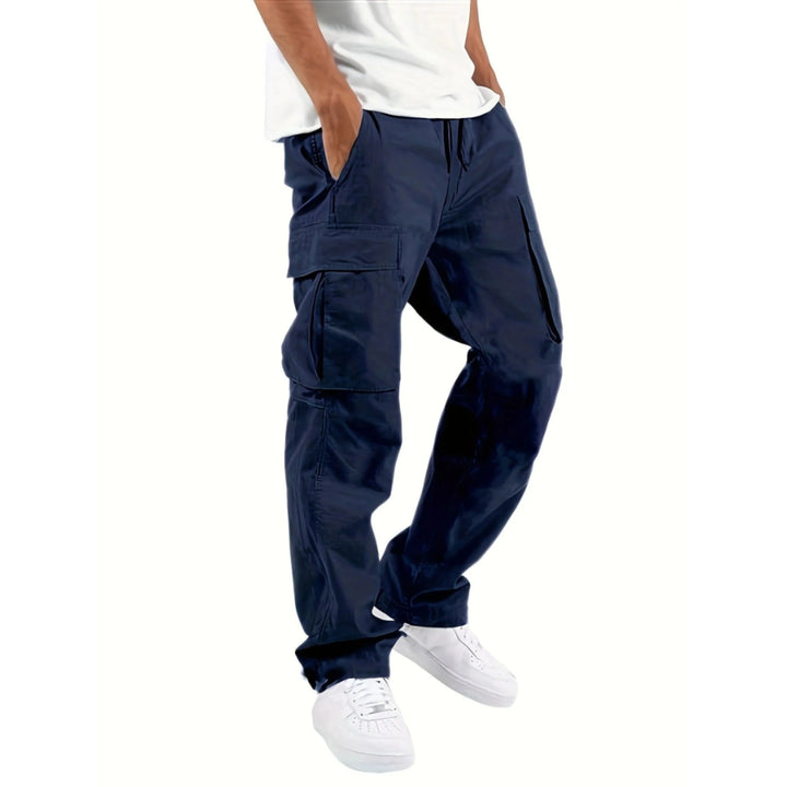 Pantalon cargo pour homme, coupe droite large et multi-poches adapté aux tenues utilitaires.