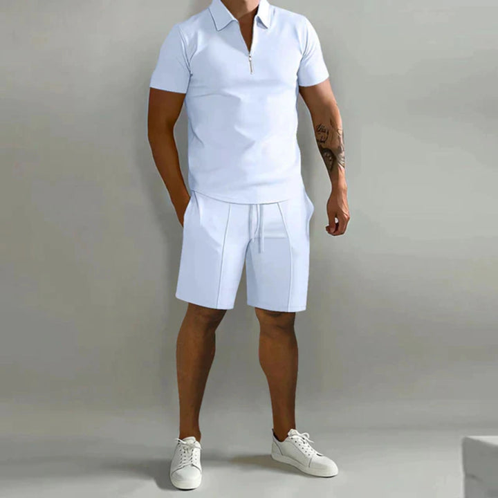 Ensemble polo et short pour homme, tissu léger respirant et coupe ajustée, idéal pour les journées chaudes et sorties estivales.