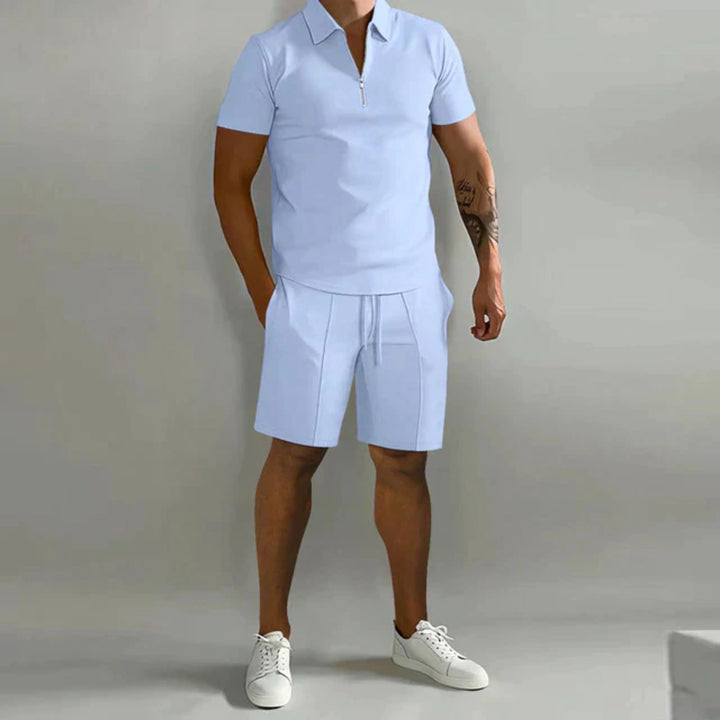 Ensemble polo et short pour homme, tissu léger respirant et coupe ajustée, idéal pour les journées chaudes et sorties estivales.