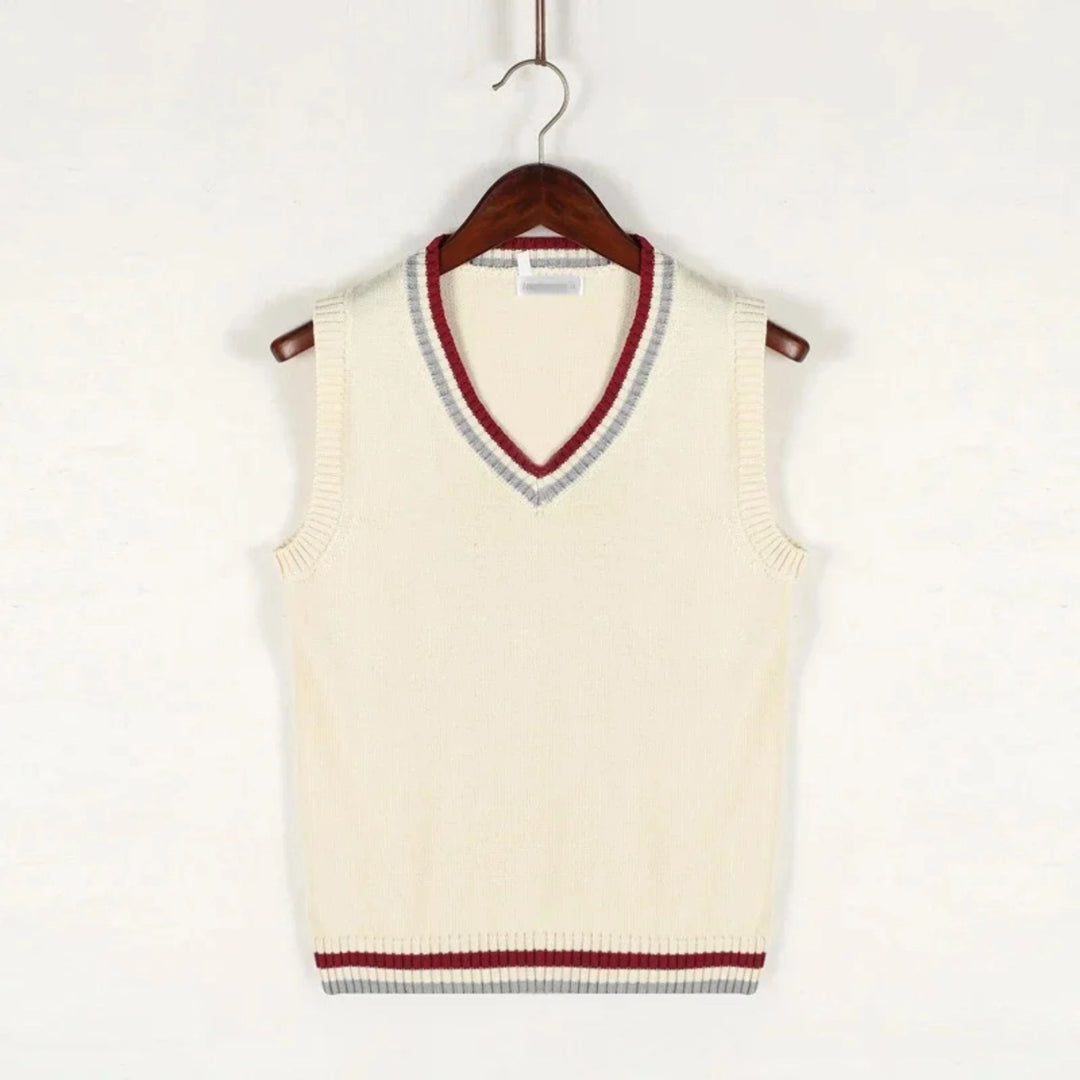 Gilet col V sans manches pour homme, coupe ajustée adaptée aux tenues polyvalentes.