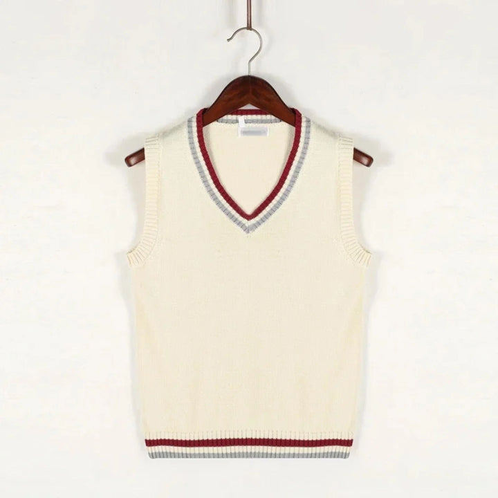 Gilet col V sans manches pour homme, coupe ajustée adaptée aux tenues polyvalentes.
