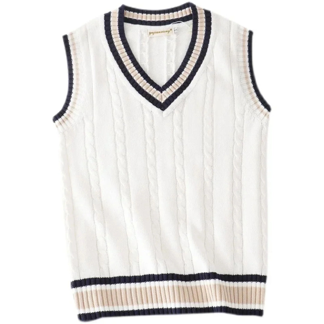 Gilet col V sans manches pour homme, coupe ajustée adaptée aux tenues polyvalentes.