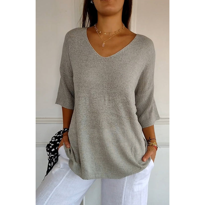 Pull Auxane col V ample pour femme, coupe cocooning adaptée aux tenues détente automnales.