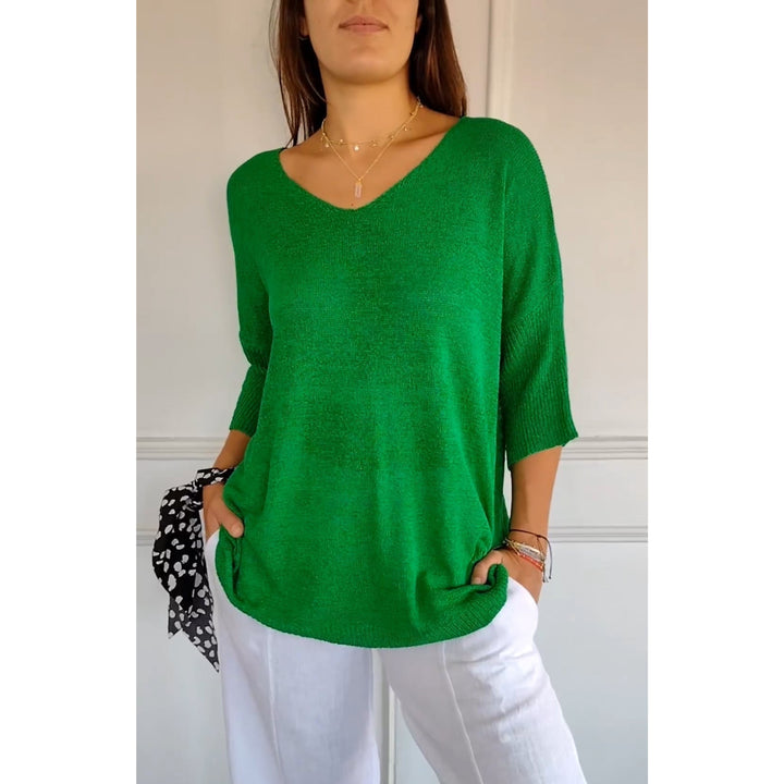 Pull Auxane col V ample pour femme, coupe cocooning adaptée aux tenues détente automnales.