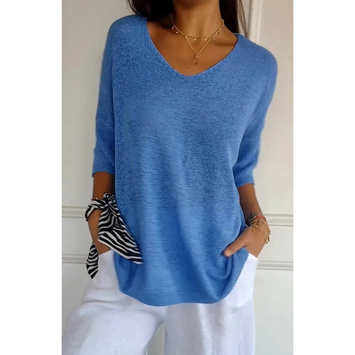 Pull Auxane col V ample pour femme, coupe cocooning adaptée aux tenues détente automnales.