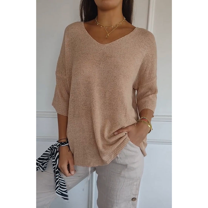 Pull Auxane col V ample pour femme, coupe cocooning adaptée aux tenues détente automnales.