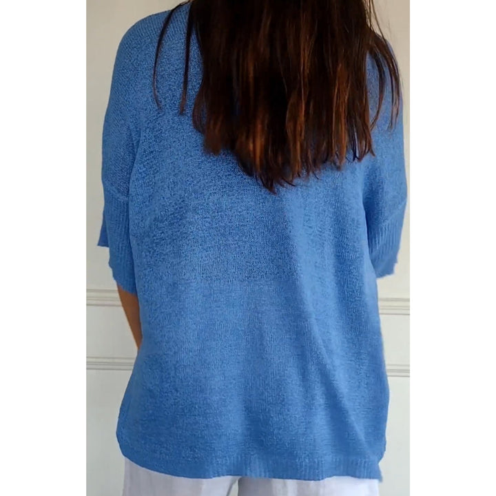 Pull Auxane col V ample pour femme, coupe cocooning adaptée aux tenues détente automnales.
