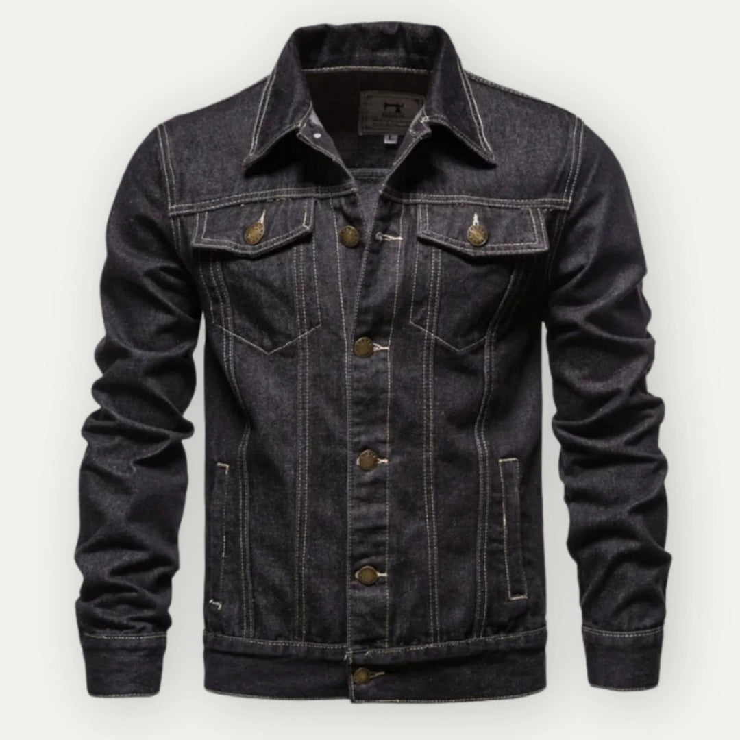 Veste trucker moderne pour homme, coupe classique et style rétro adapté aux tenues polyvalentes.