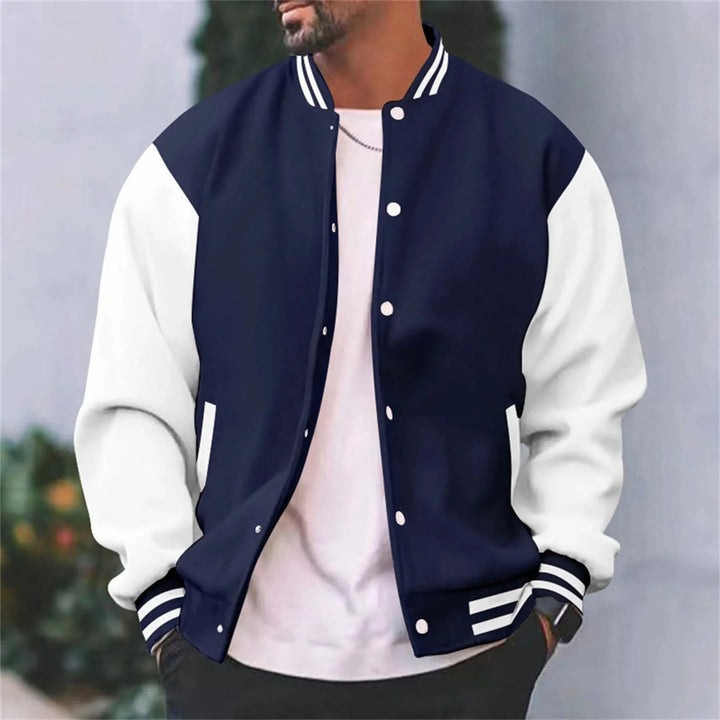 Veste bombardier style varsity pour homme, détails rétro et coupe décontractée adaptée à l'automne.