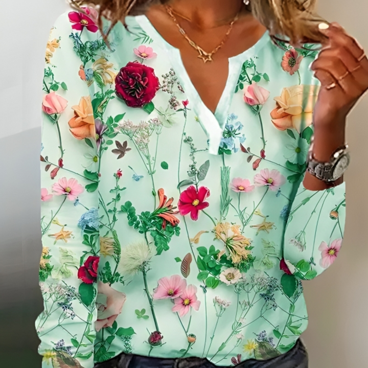 Blouse Eléane à imprimé fleuri pour femme, col V et coupe fluide adaptés aux tenues estivales.