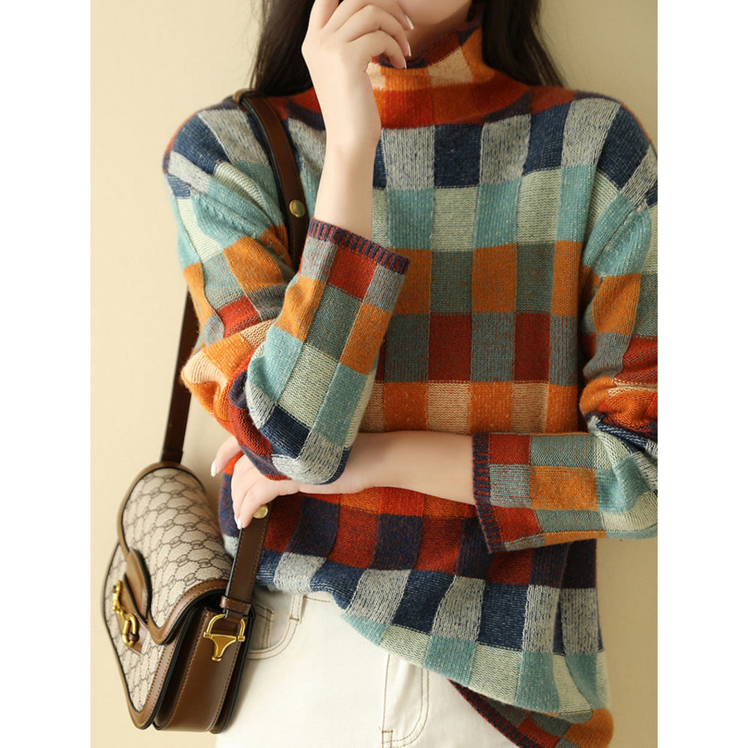 Pull Emphélie à carreaux tartan pour femme, motif tendance adapté aux tenues automnales colorées.