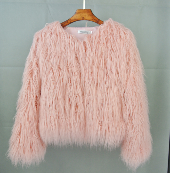 Pull Bathilde chic pour femme, maille douce et coupe élégante adaptée aux journées hivernales.