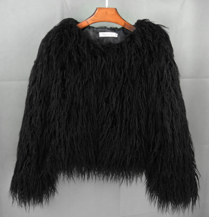 Pull Bathilde chic pour femme, maille douce et coupe élégante adaptée aux journées hivernales.