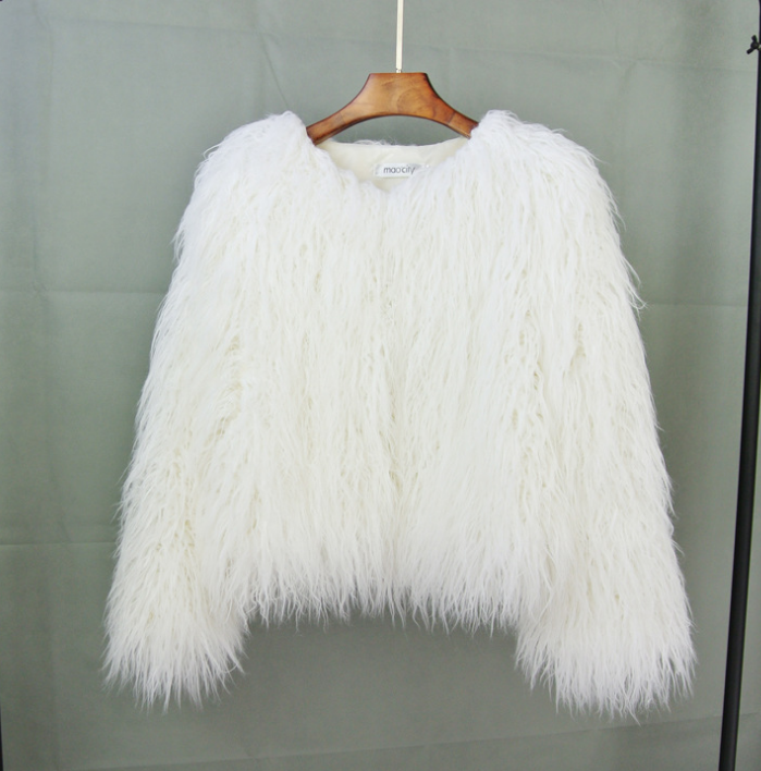 Pull Bathilde chic pour femme, maille douce et coupe élégante adaptée aux journées hivernales.