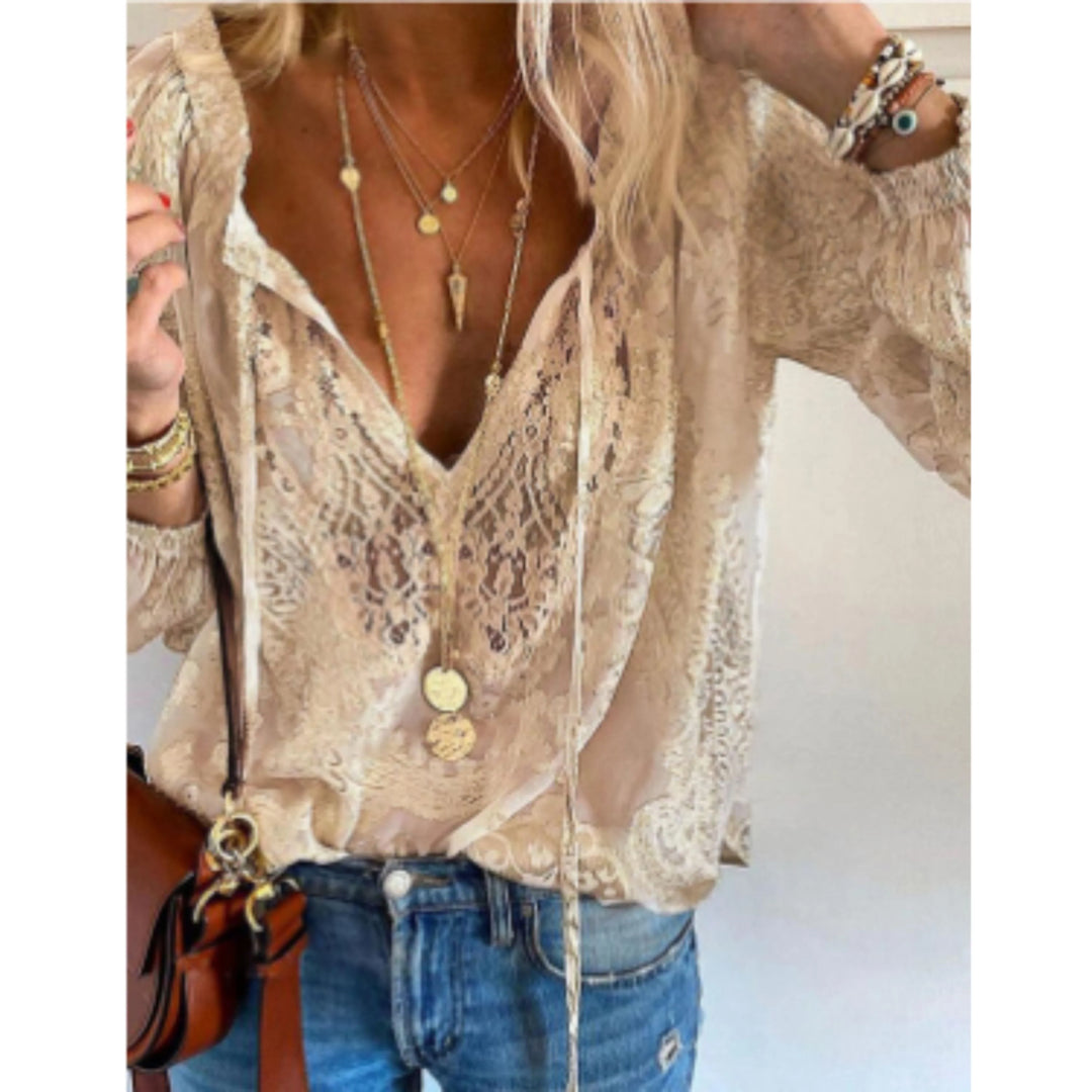 Blouse Prudence vintage à manches longues pour femme, coupe fluide et style intemporel adapté aux tenues polyvalentes.