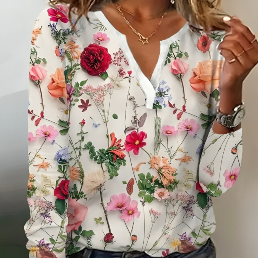 Blouse Eléane à imprimé fleuri pour femme, col V et coupe fluide adaptés aux tenues estivales.