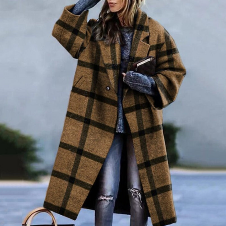 Manteau long Hannelore tissu doux pour femme, coupe élancée adaptée aux tenues automnales cocooning.