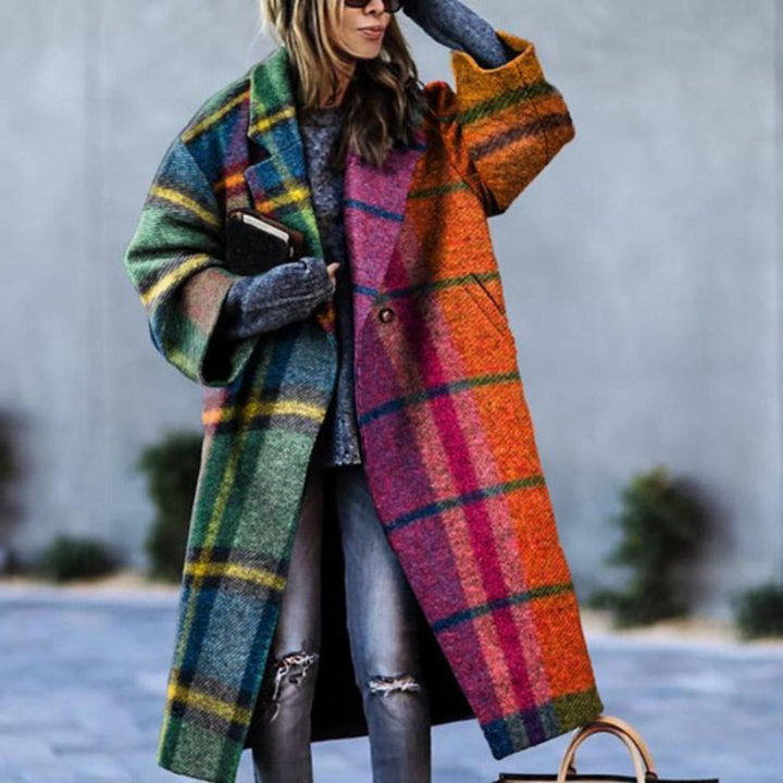Manteau long Hannelore tissu doux pour femme, coupe élancée adaptée aux tenues automnales cocooning.