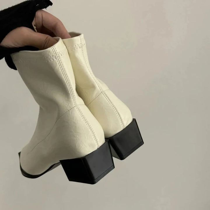 Bottines à Bout Pointu pour Femme | Chic, Élégantes & Toute Saison adapté aux tenues polyvalentes.