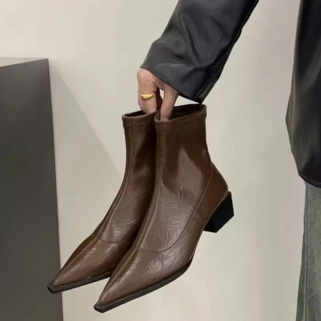 Bottines à Bout Pointu pour Femme | Chic, Élégantes & Toute Saison adapté aux tenues polyvalentes.