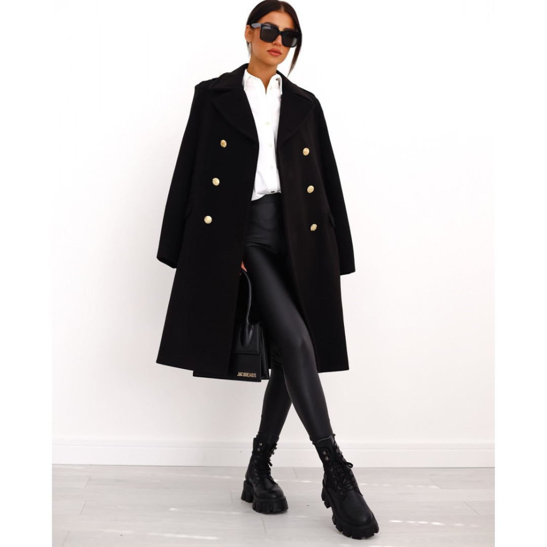 Manteau Elicia élégant pour femme, coupe raffinée et matière chaude adaptée aux journées hivernales.