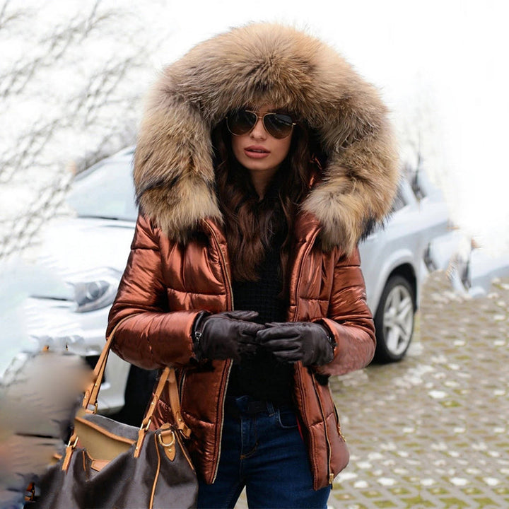 Veste Charlette à capuche pour femme, coupe élégante et protection ajustable adaptée à l'automne.
