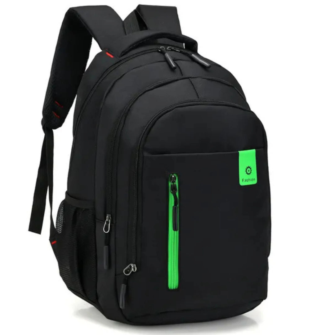 Sac à dos de voyage pour homme, traitement imperméable et capacité généreuse adaptée aux déplacements.