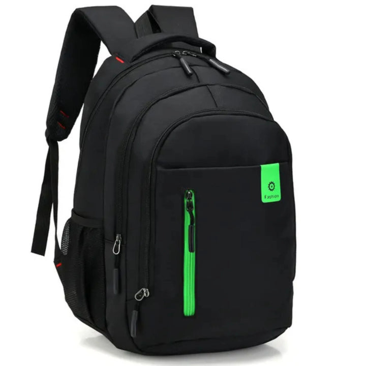 Sac à dos de voyage pour homme, traitement imperméable et capacité généreuse adaptée aux déplacements.