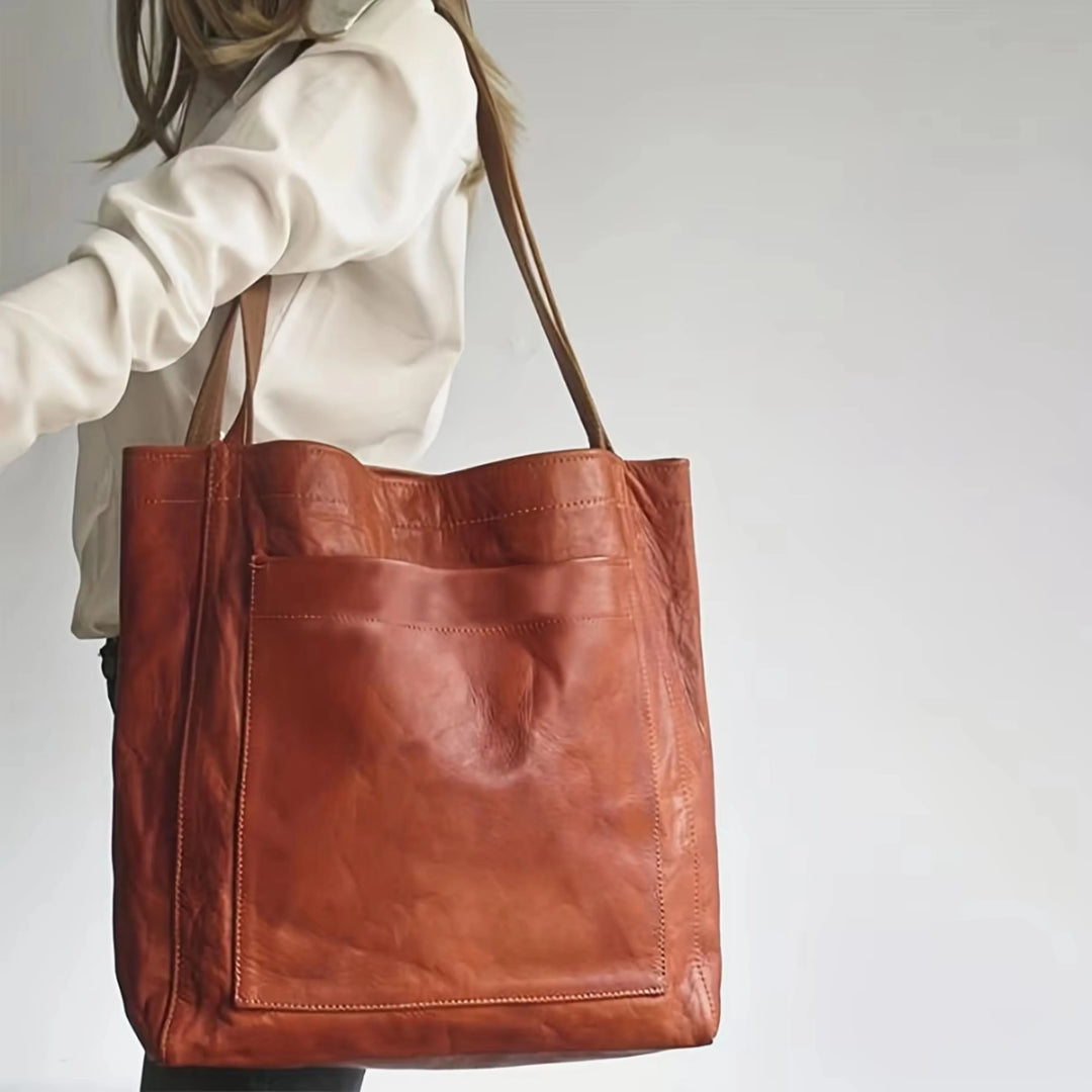 Sac tote grand format pour femme, bandoulière confortable et finitions soignées adaptées à l'usage quotidien.