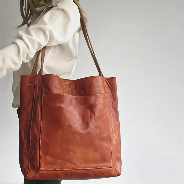 Sac tote grand format pour femme, bandoulière confortable et finitions soignées adaptées à l'usage quotidien.