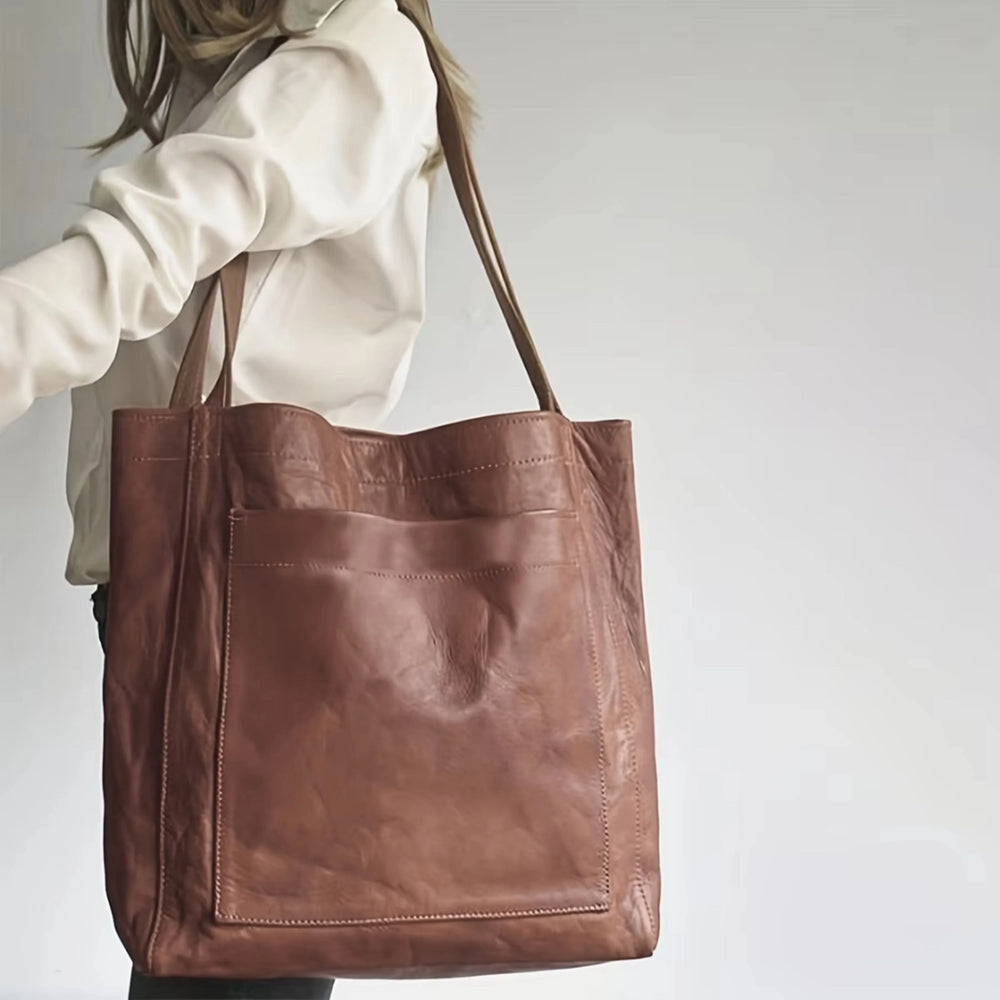 Sac tote grand format pour femme, bandoulière confortable et finitions soignées adaptées à l'usage quotidien.