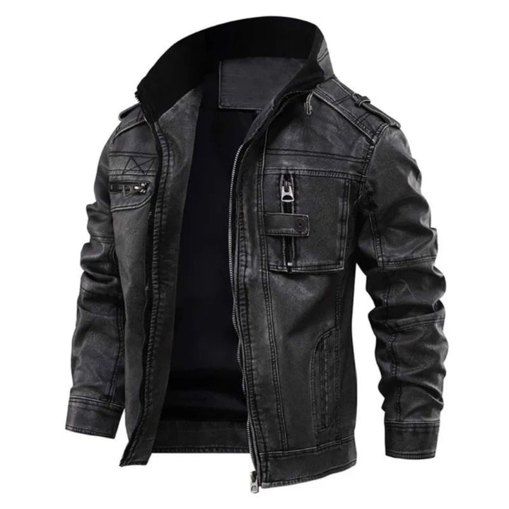 Veste biker robuste pour homme, coupe rétro et fermeture éclair adaptée aux tenues affirmées.