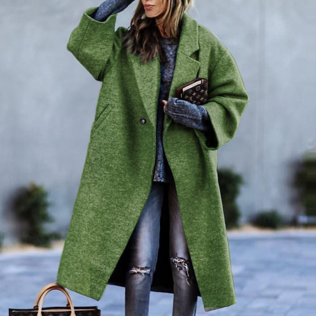 Manteau long Hannelore tissu doux pour femme, coupe élancée adaptée aux tenues automnales cocooning.