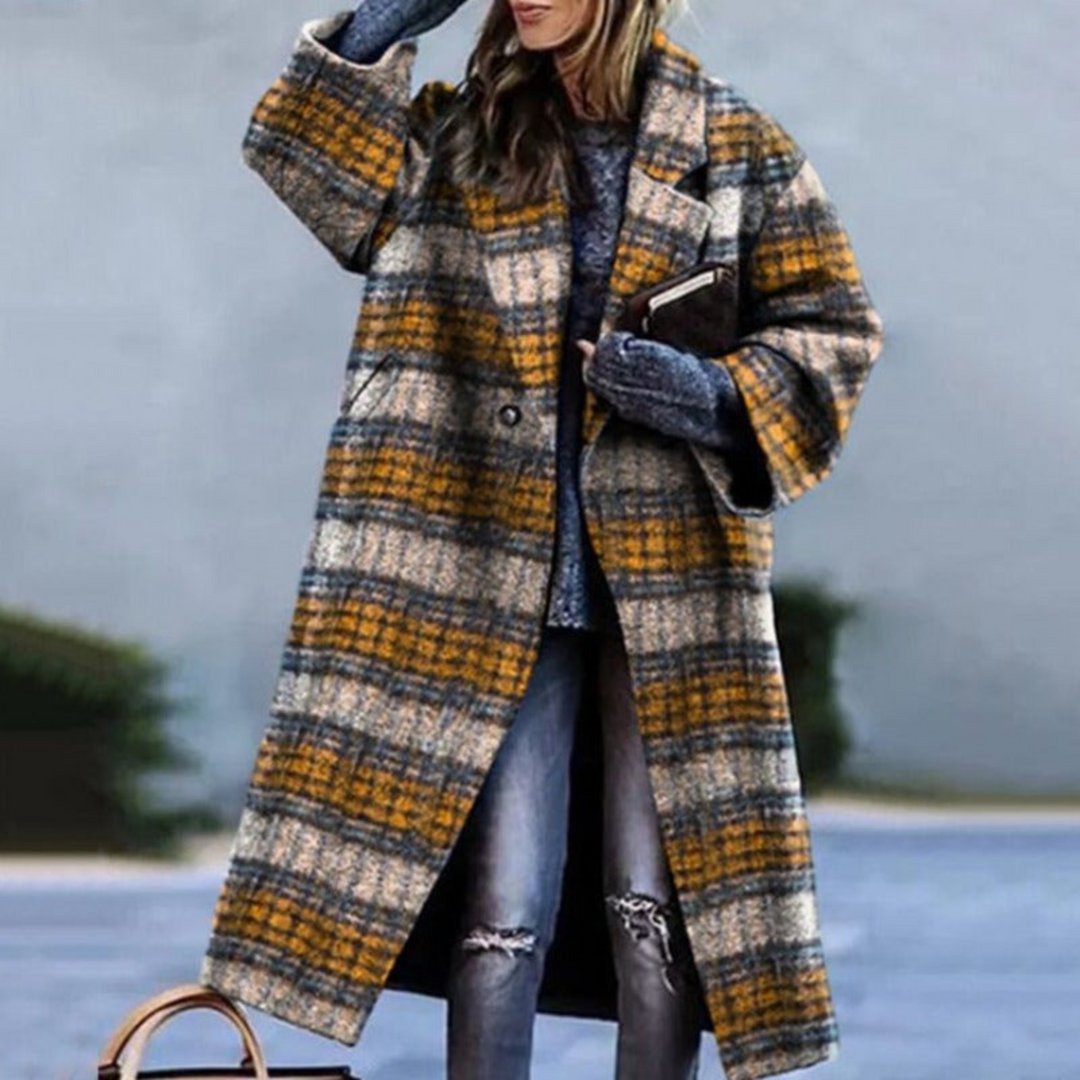 Manteau long Hannelore tissu doux pour femme, coupe élancée adaptée aux tenues automnales cocooning.