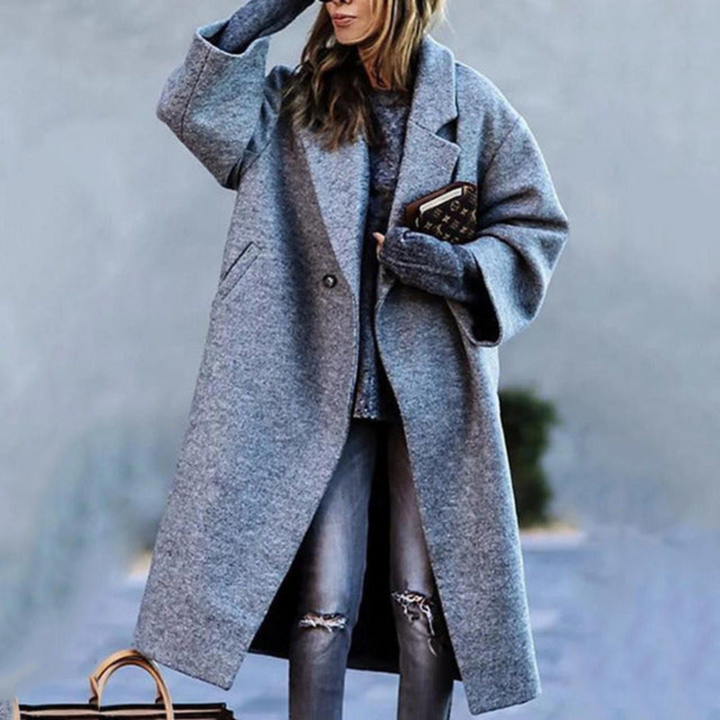 Manteau long Hannelore tissu doux pour femme, coupe élancée adaptée aux tenues automnales cocooning.