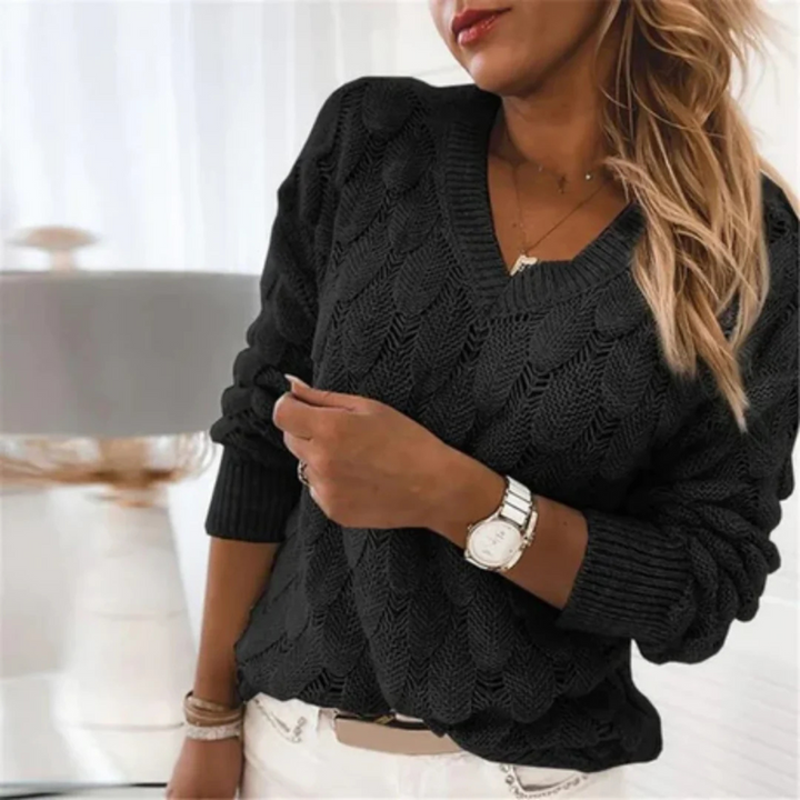 Pull long Katalina col V pour femme, maille douce adaptée aux tenues automnales polyvalentes.
