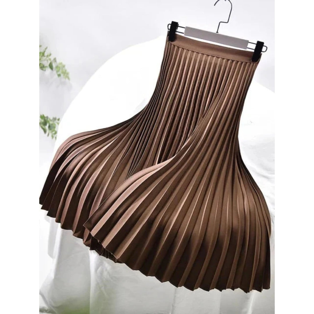 Jupe plissée pour femme, pliage soigné et coupe raffinée adaptée aux tenues polyvalentes.