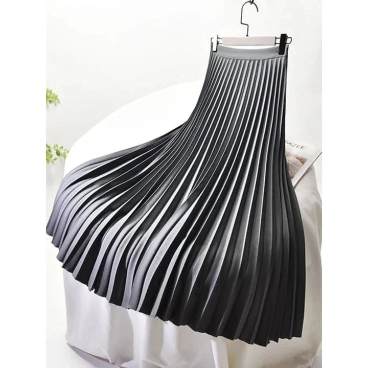 Jupe plissée pour femme, pliage soigné et coupe raffinée adaptée aux tenues polyvalentes.