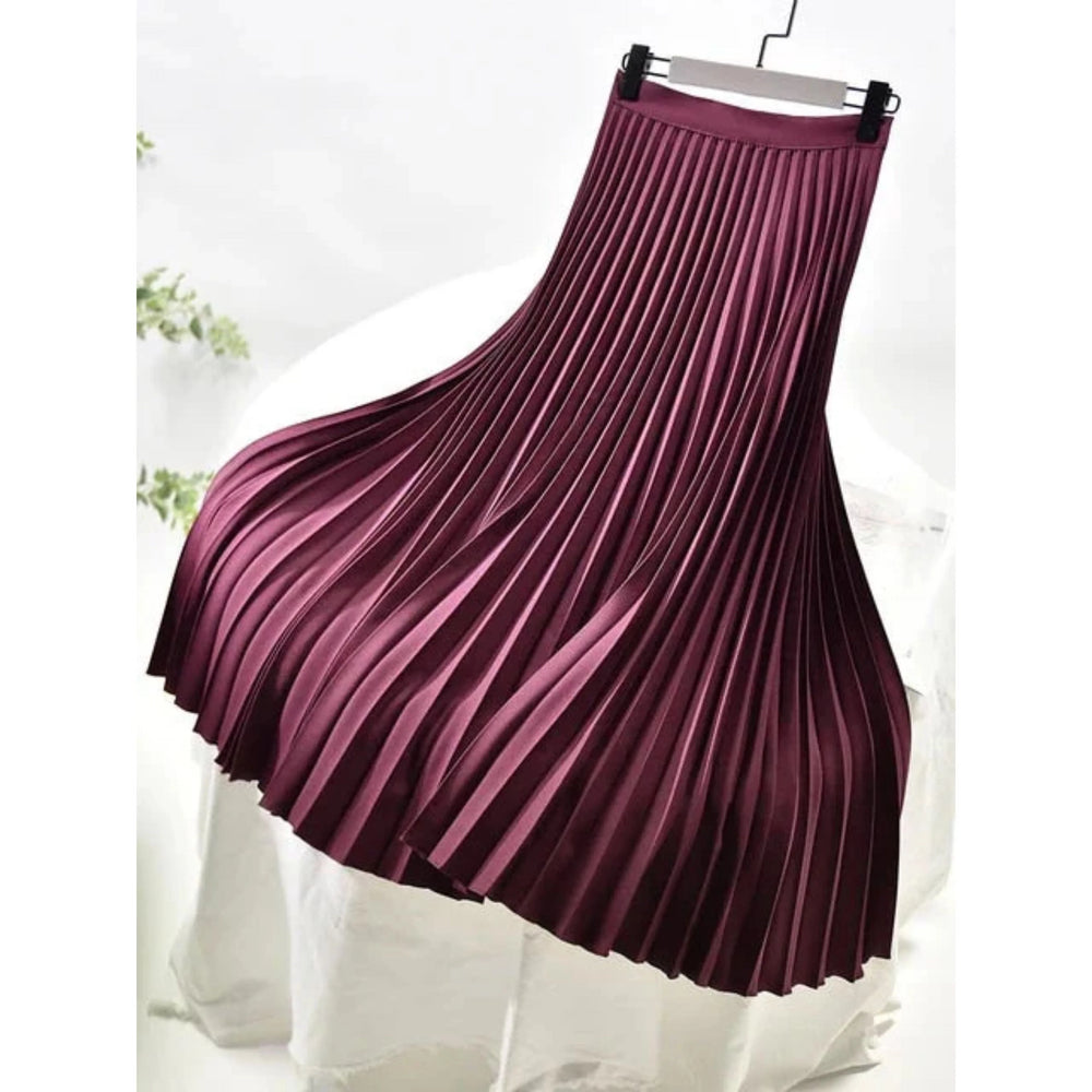 Jupe plissée pour femme, pliage soigné et coupe raffinée adaptée aux tenues polyvalentes.