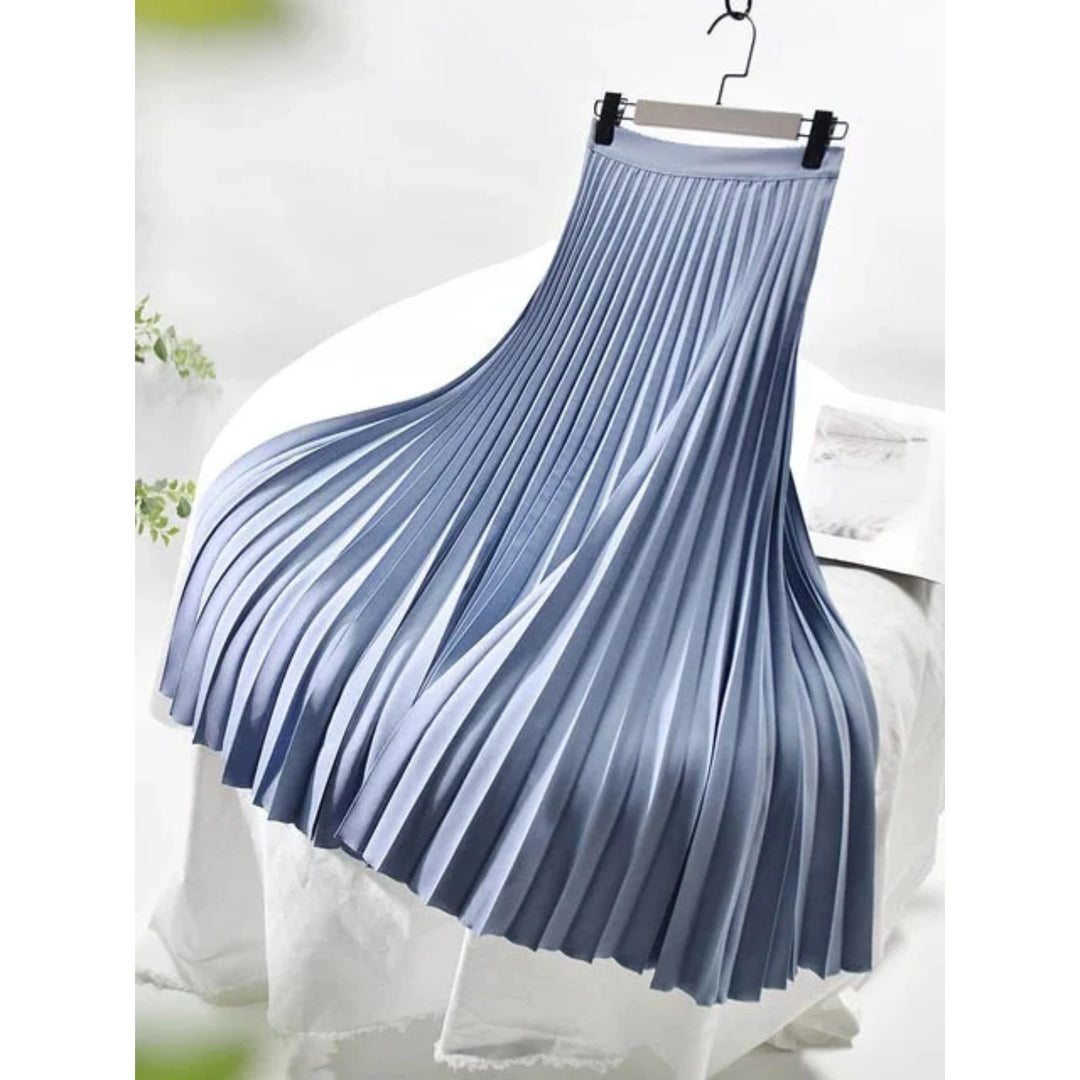 Jupe plissée pour femme, pliage soigné et coupe raffinée adaptée aux tenues polyvalentes.