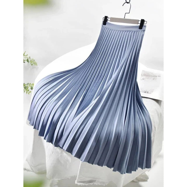 Jupe plissée pour femme, pliage soigné et coupe raffinée adaptée aux tenues polyvalentes.